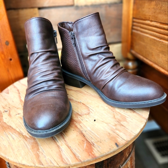 BARE TRAP BOOTIES- SIZE 6.5 - Picture 2 of 6